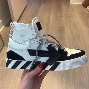 Off White Tennis Shoes